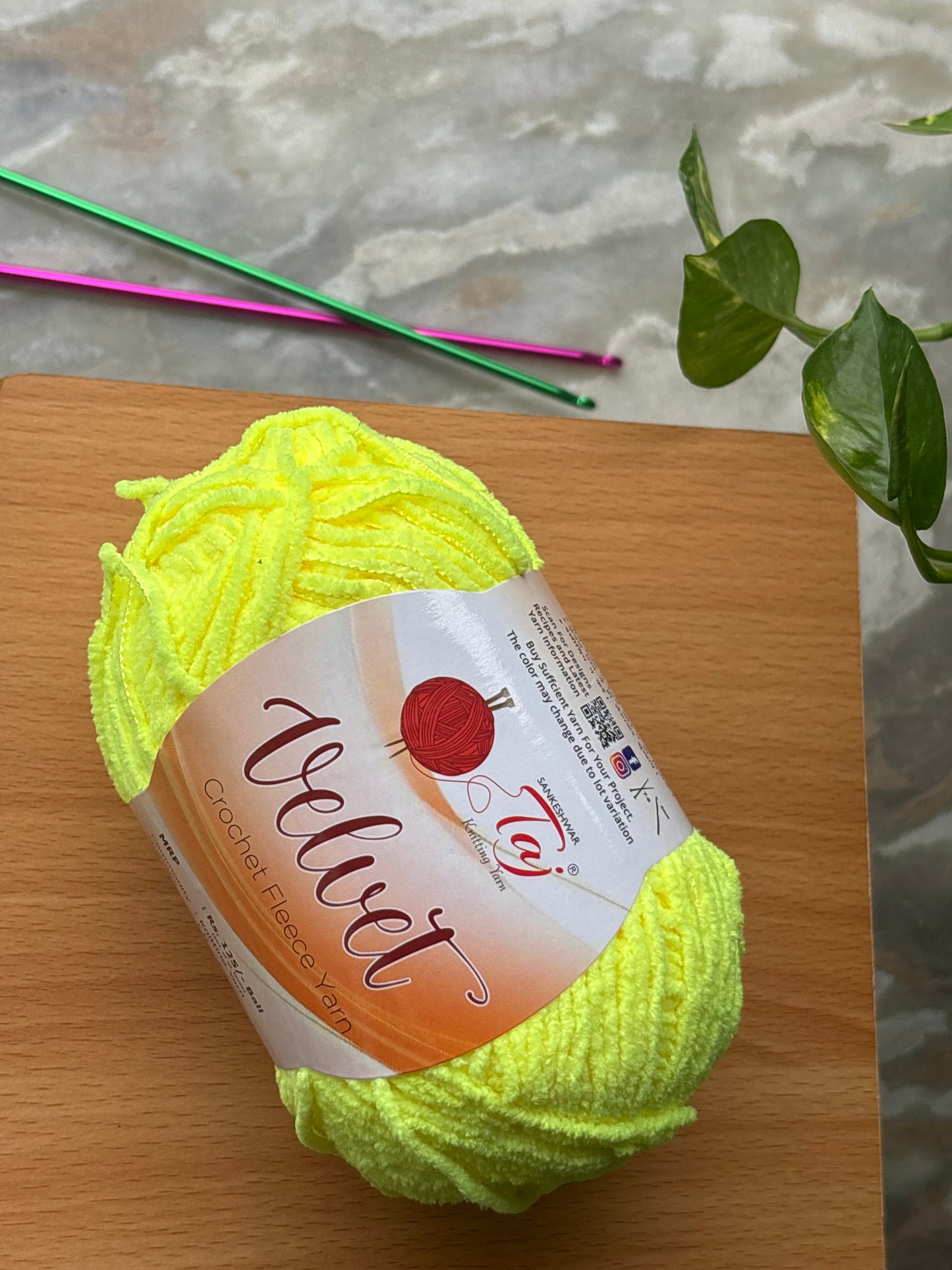 Thin Velvet Yarn - Taj Shade 28